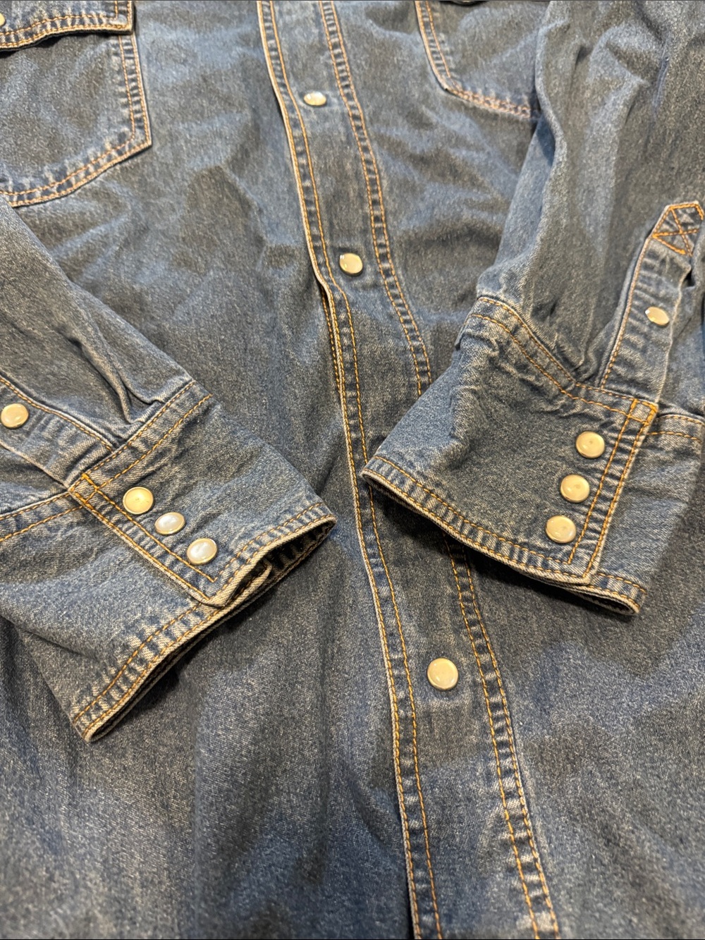 Vintage-Style Blue Denim Button-Down Shirt - Picture 5 of 6